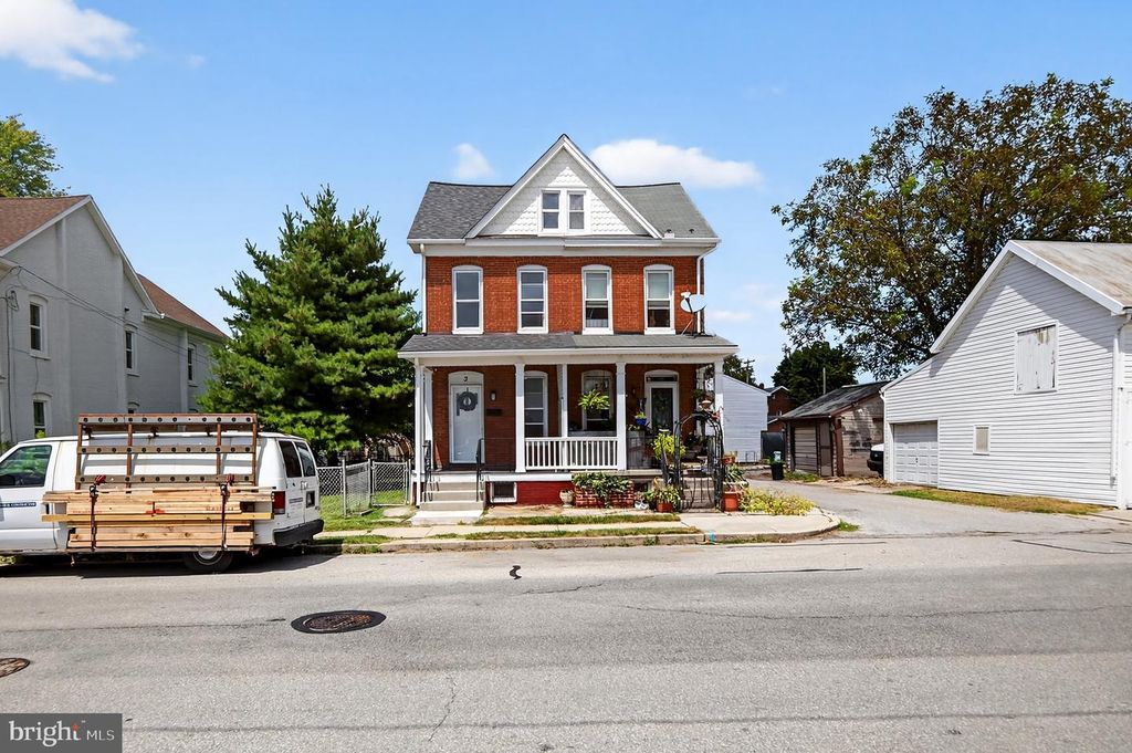 3 PINE ST, Hanover, PA 17331