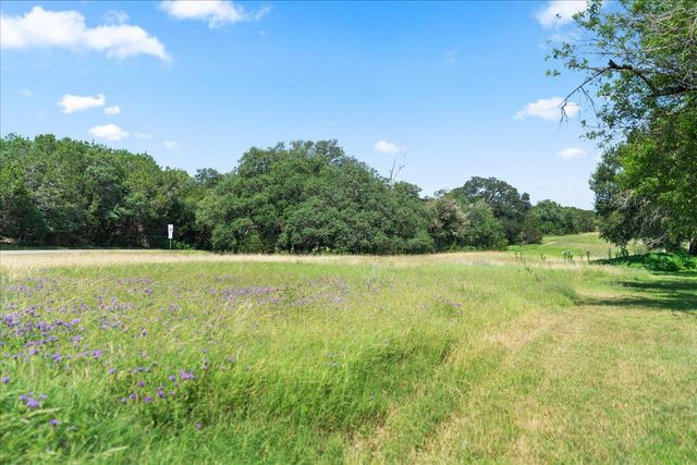 45 Cypress Fairway VLG, Wimberley, TX 78676