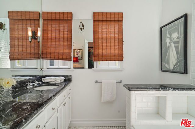1233 N Crescent Heights Boulevard 1, West Hollywood, CA 90046