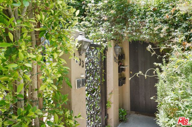 1233 N Crescent Heights Boulevard 1, West Hollywood, CA 90046