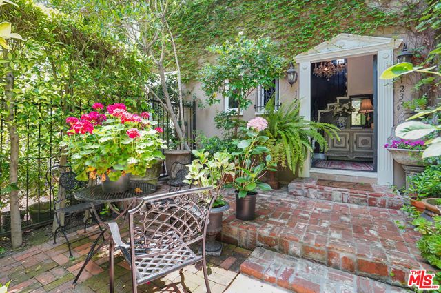 1233 N Crescent Heights Boulevard 1, West Hollywood, CA 90046