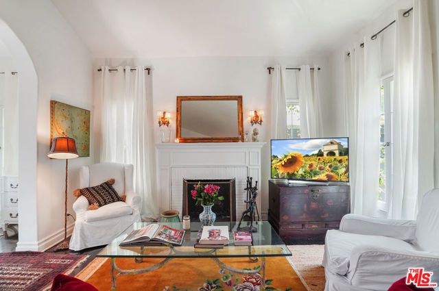 1233 N Crescent Heights Boulevard 1, West Hollywood, CA 90046
