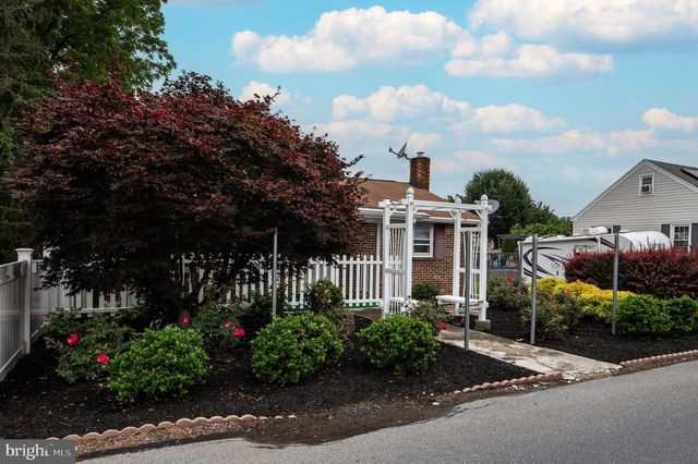 831 MAIN ST, Harrisburg, PA 17113