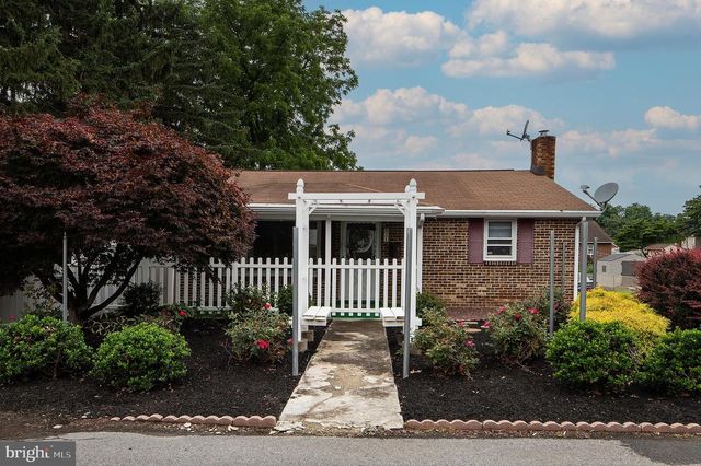 831 MAIN ST, Harrisburg, PA 17113