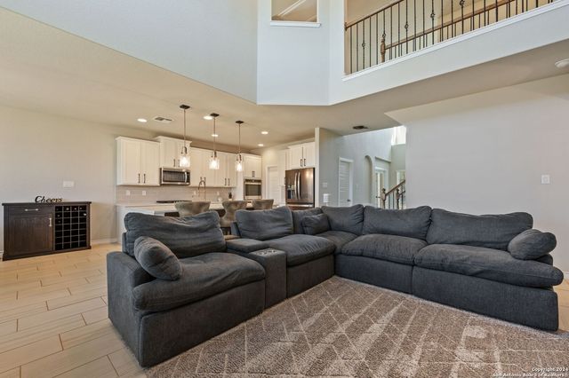 8927 WHIMSEY RDG, Fair Oaks Ranch, TX 78015