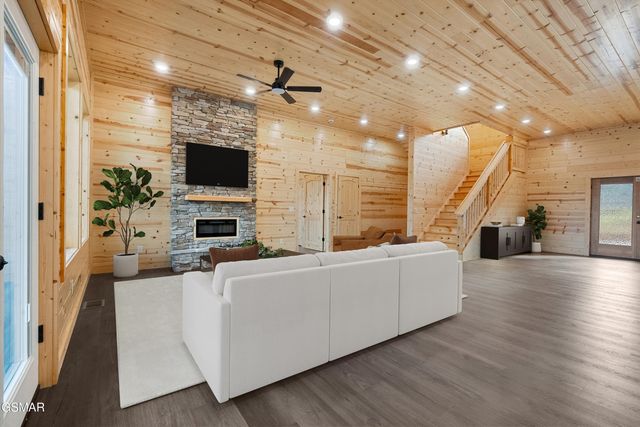 2749 Owls Cove Way, Sevierville, TN 37862