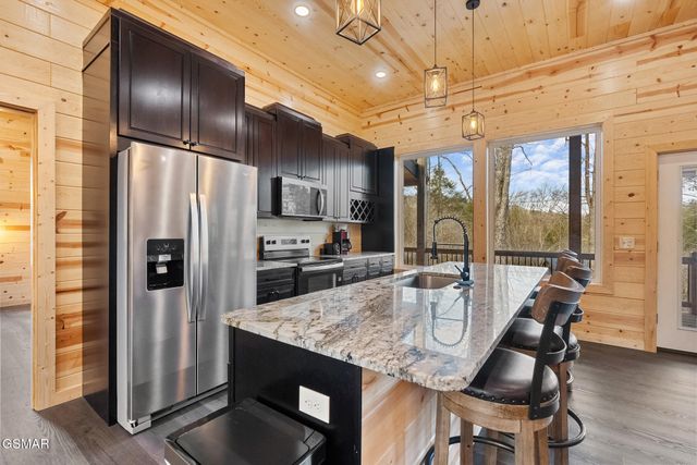 2749 Owls Cove Way, Sevierville, TN 37862