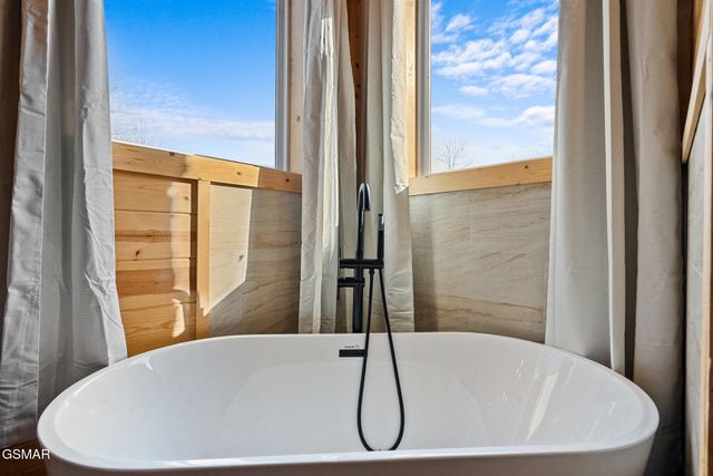 2749 Owls Cove Way, Sevierville, TN 37862