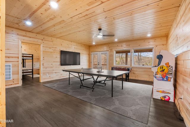 2749 Owls Cove Way, Sevierville, TN 37862