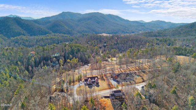2749 Owls Cove Way, Sevierville, TN 37862