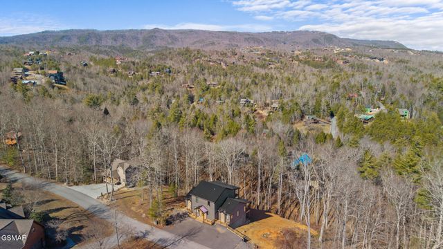 2749 Owls Cove Way, Sevierville, TN 37862