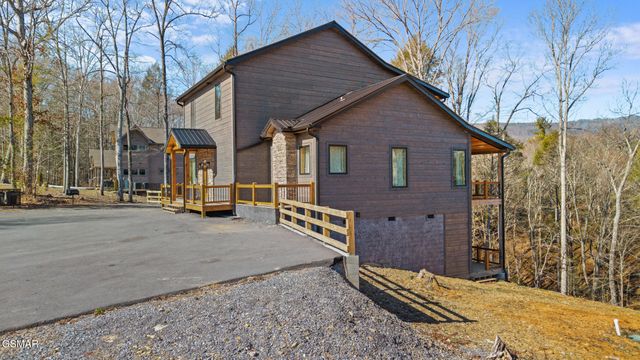2749 Owls Cove Way, Sevierville, TN 37862