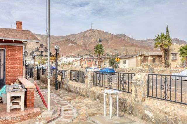 2117 N Raynor Street, El Paso, TX 79930