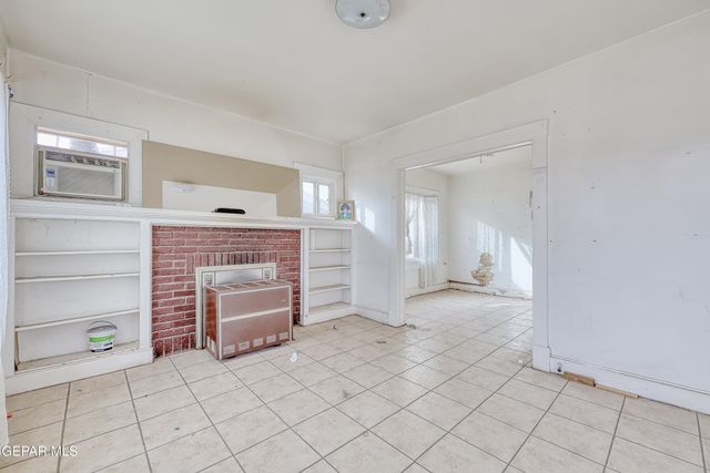 2117 N Raynor Street, El Paso, TX 79930