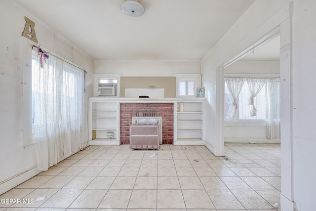 2117 N Raynor Street, El Paso, TX 79930