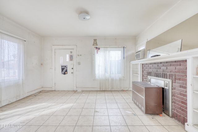 2117 N Raynor Street, El Paso, TX 79930