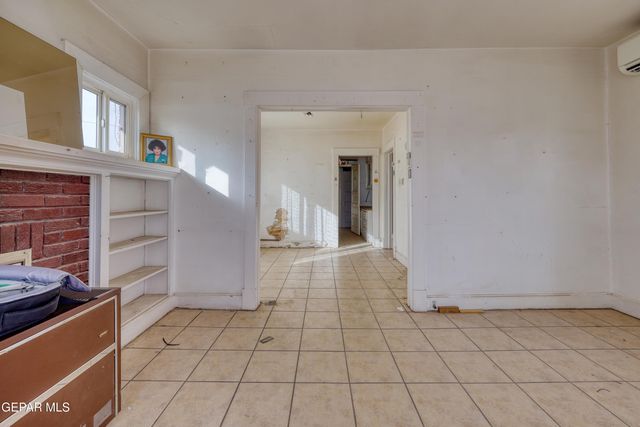 2117 N Raynor Street, El Paso, TX 79930