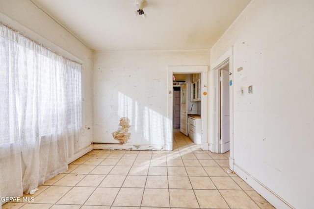 2117 N Raynor Street, El Paso, TX 79930