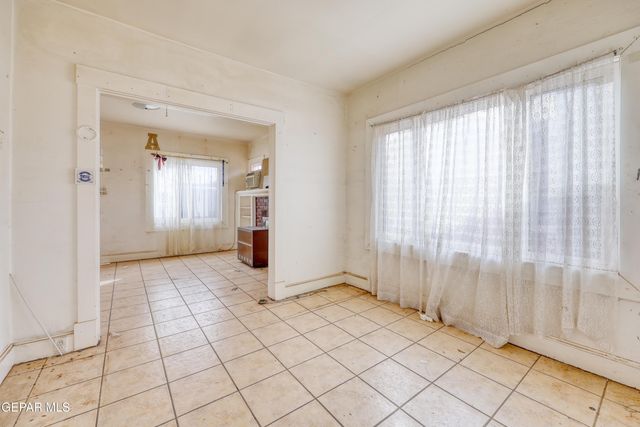 2117 N Raynor Street, El Paso, TX 79930