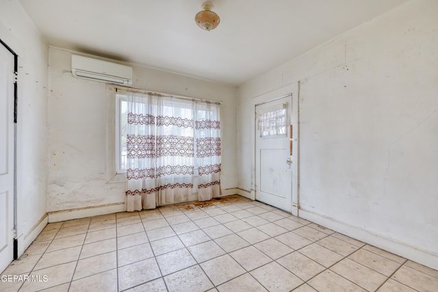 2117 N Raynor Street, El Paso, TX 79930