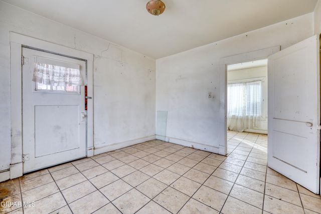 2117 N Raynor Street, El Paso, TX 79930