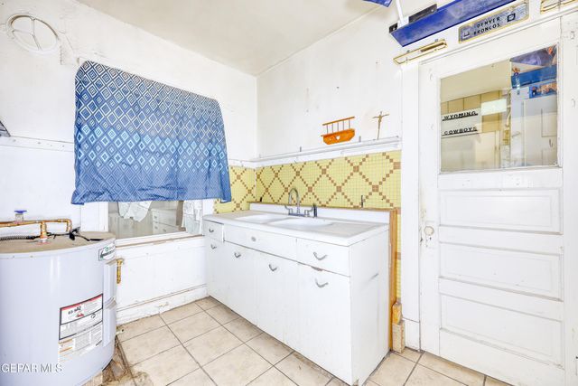 2117 N Raynor Street, El Paso, TX 79930