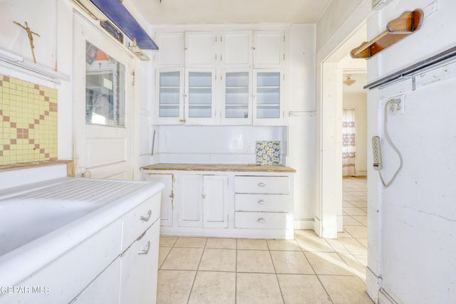 2117 N Raynor Street, El Paso, TX 79930