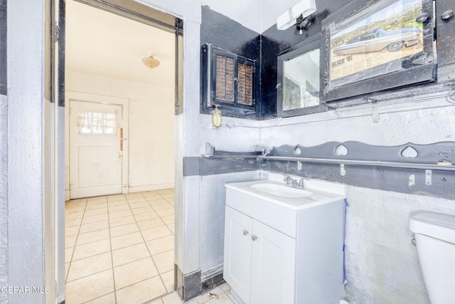 2117 N Raynor Street, El Paso, TX 79930