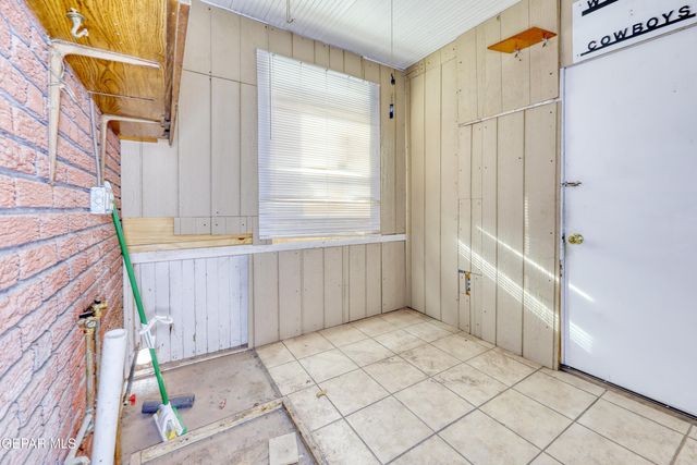 2117 N Raynor Street, El Paso, TX 79930