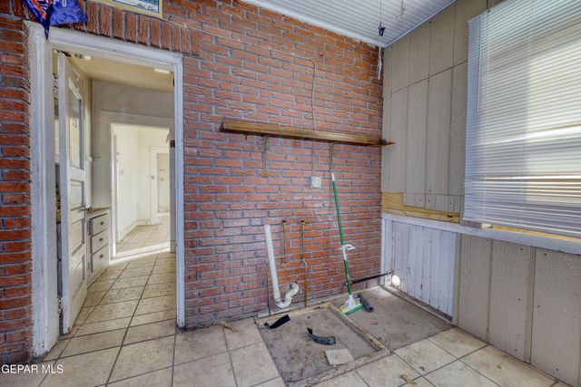 2117 N Raynor Street, El Paso, TX 79930