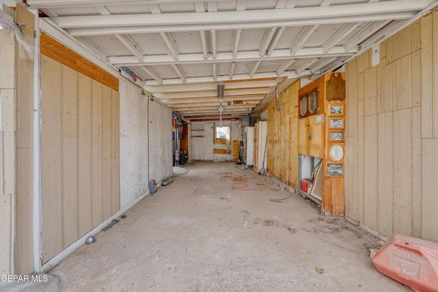 2117 N Raynor Street, El Paso, TX 79930