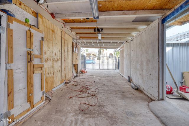 2117 N Raynor Street, El Paso, TX 79930