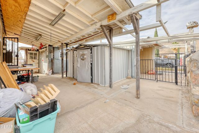 2117 N Raynor Street, El Paso, TX 79930