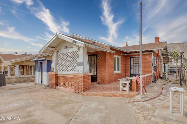 2117 N Raynor Street, El Paso, TX 79930