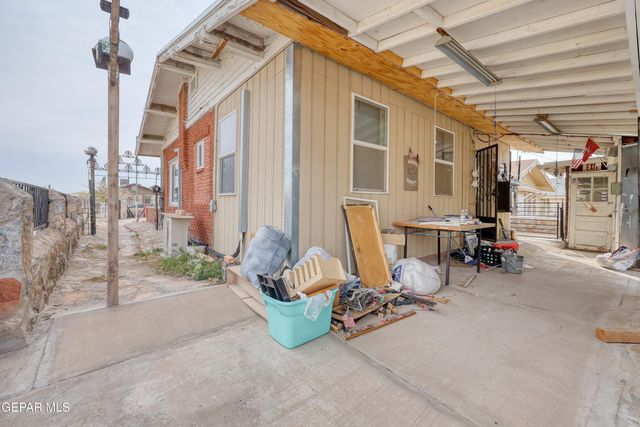 2117 N Raynor Street, El Paso, TX 79930