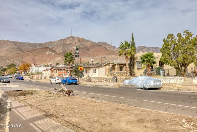 2117 N Raynor Street, El Paso, TX 79930