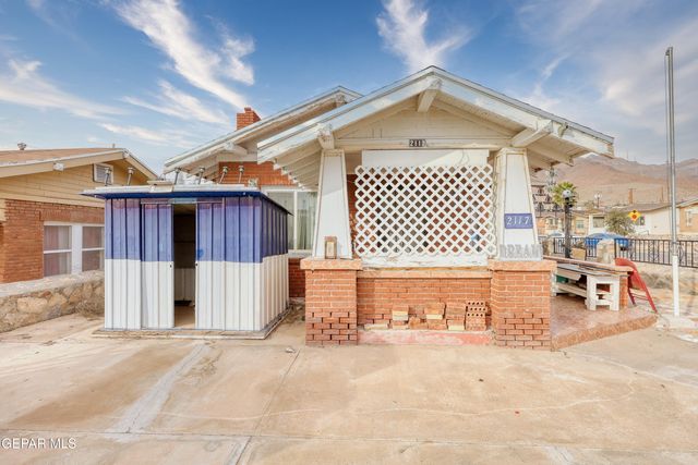 2117 N Raynor Street, El Paso, TX 79930