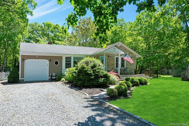 21 Jones Road, Hampton Bays, NY 11946
