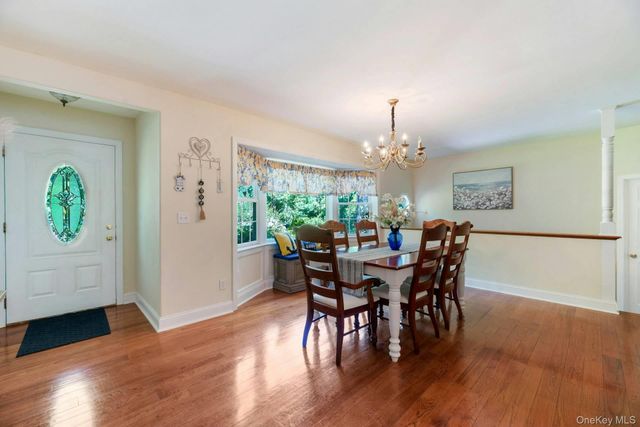 21 Jones Road, Hampton Bays, NY 11946