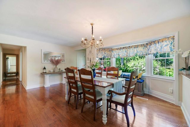 21 Jones Road, Hampton Bays, NY 11946