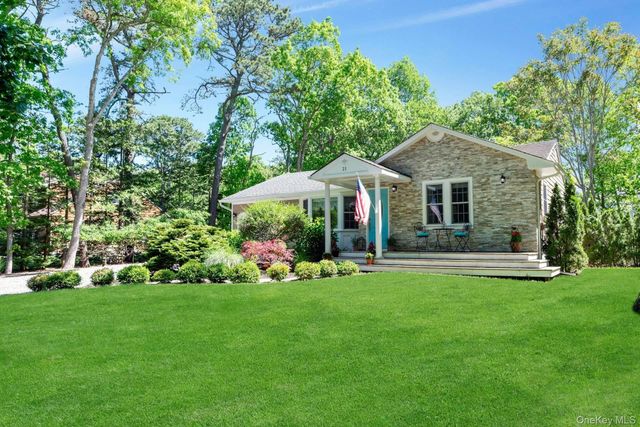 21 Jones Road, Hampton Bays, NY 11946