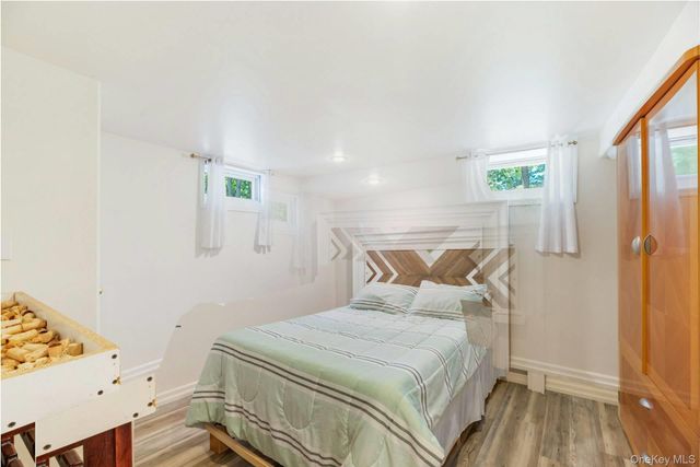 21 Jones Road, Hampton Bays, NY 11946