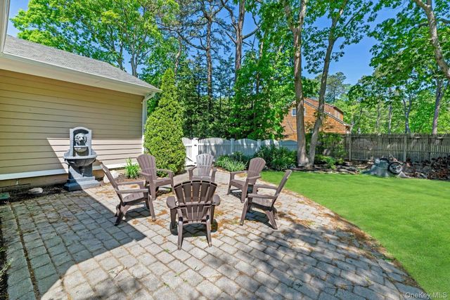 21 Jones Road, Hampton Bays, NY 11946