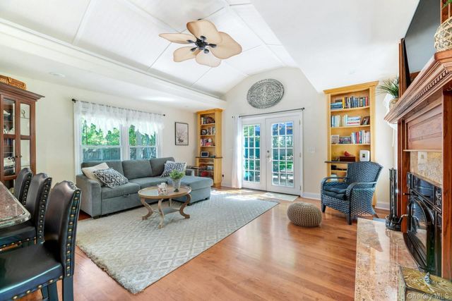 21 Jones Road, Hampton Bays, NY 11946
