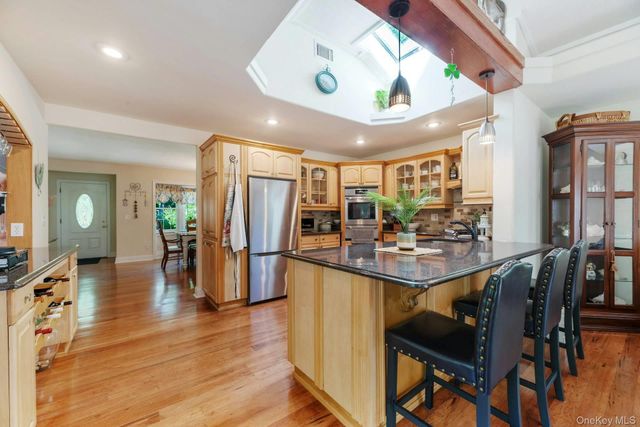21 Jones Road, Hampton Bays, NY 11946