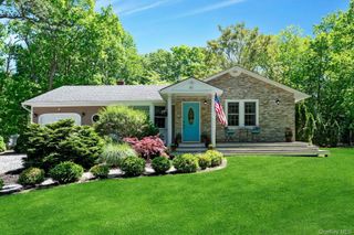 21 Jones Road, Hampton Bays, NY 11946