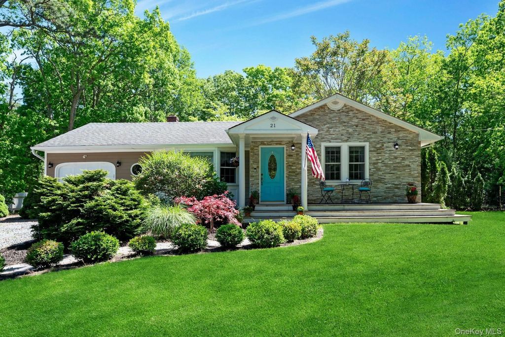 21 Jones Road, Hampton Bays, NY 11946
