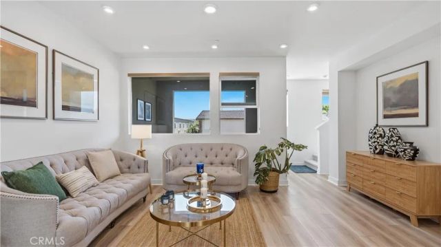 633 S Lyon St, Santa Ana, CA 92705