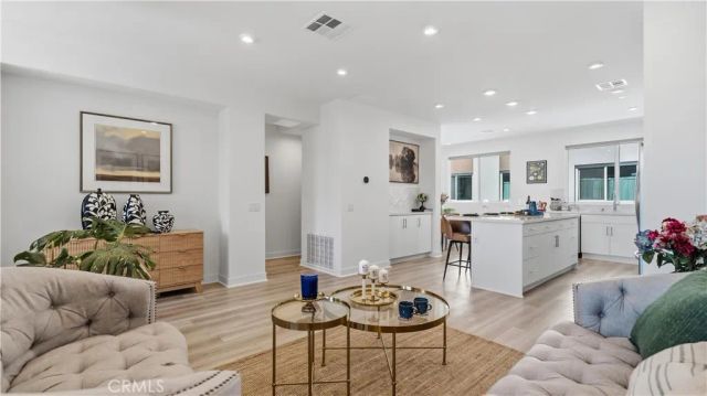 633 S Lyon St, Santa Ana, CA 92705