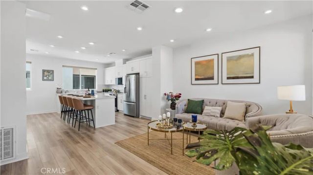 633 S Lyon St, Santa Ana, CA 92705